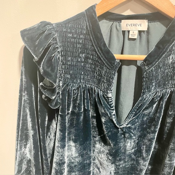 Evereve Yana Velvet Ruffle Top, navy blue with long sleeves - Picture 4 of 10